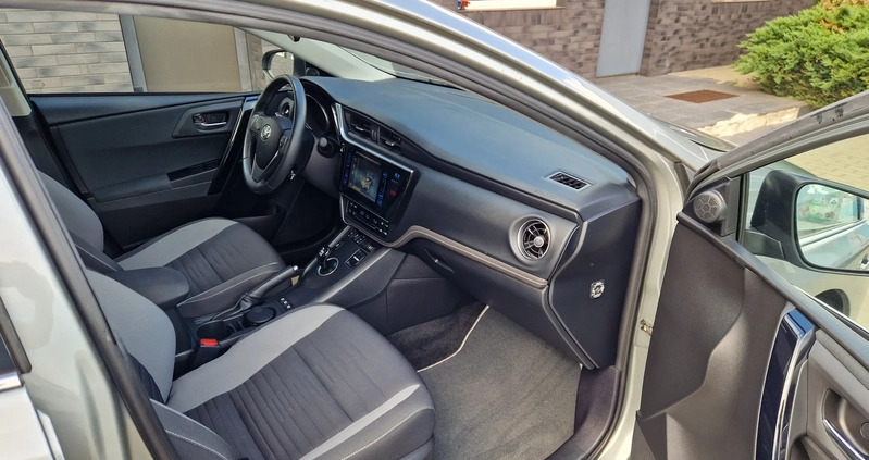 Toyota Auris cena 64900 przebieg: 82000, rok produkcji 2016 z Połaniec małe 172